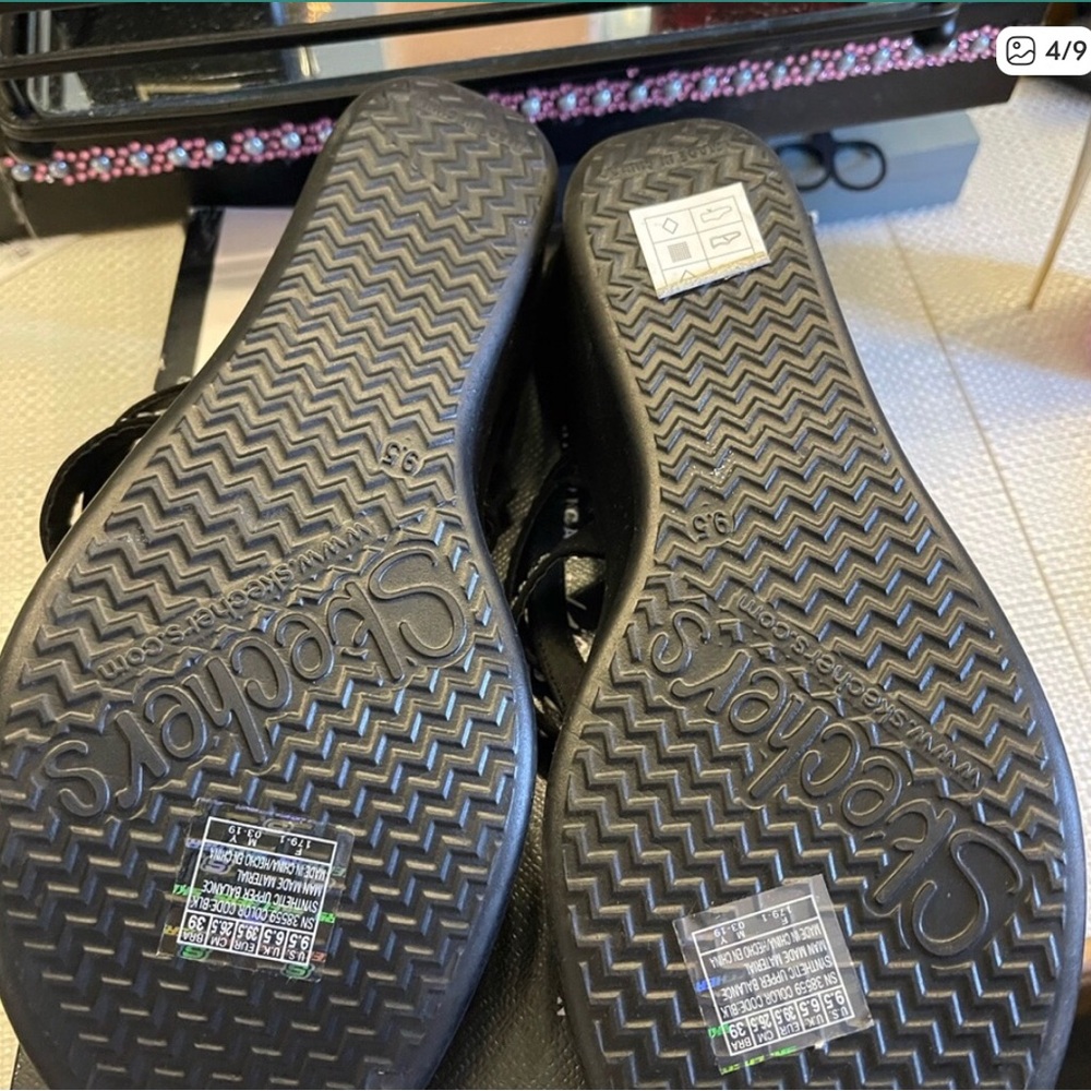 Skechers Black Rhinestone Memory Foam Thong Sandals - Picture 2 of 9